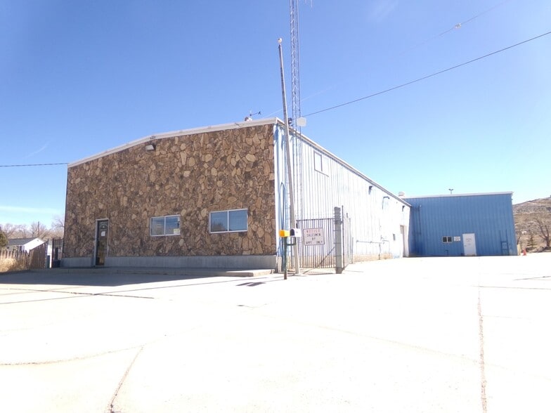 More Photos Of 1616 W 2nd St, Rock Springs Industrial For Lease