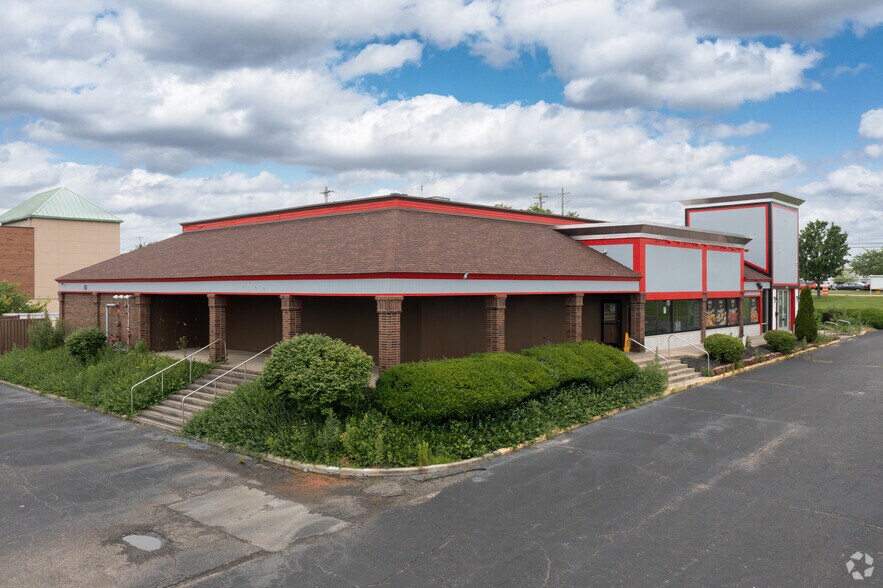 More Photos Of 11340 Princeton Pike, Cincinnati Restaurant For Lease