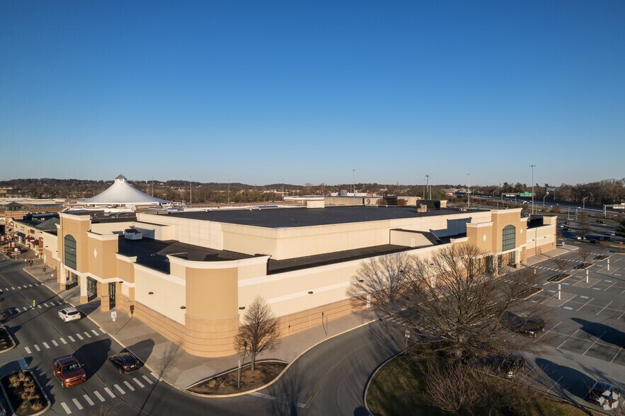 More Photos Of 142 Park City Ctr, Lancaster General Retail For Lease