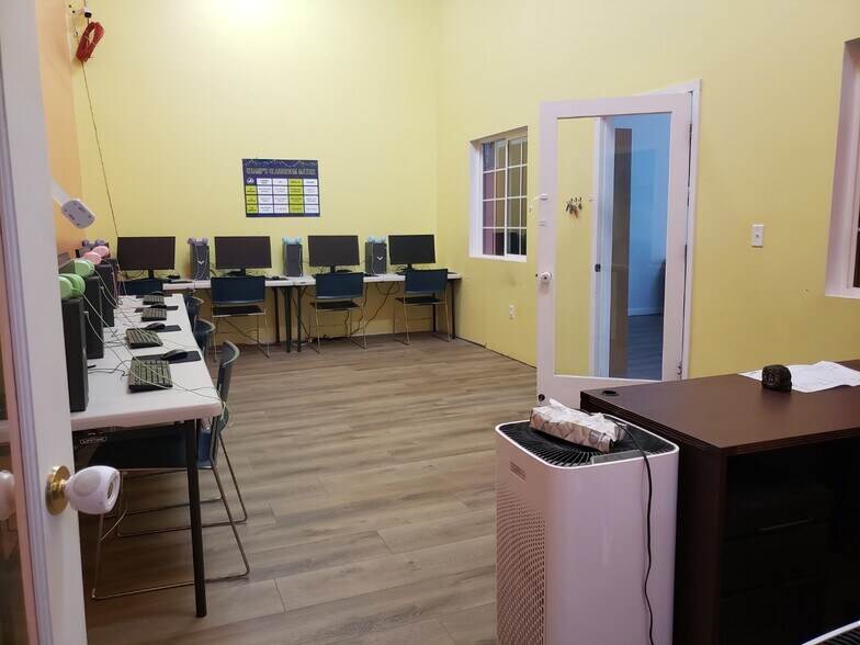 More Photos Of 10458-10494 S Redwood Rd, South Jordan Storefront For Lease