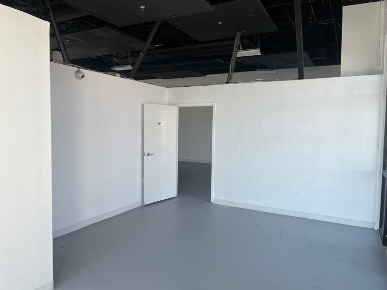 More Photos Of 4255 S Durango Dr, Las Vegas Freestanding For Lease