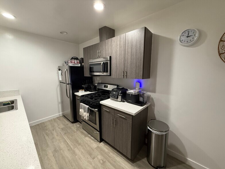 More Photos Of 5623 Meridian St, Los Angeles Apartments For Sale