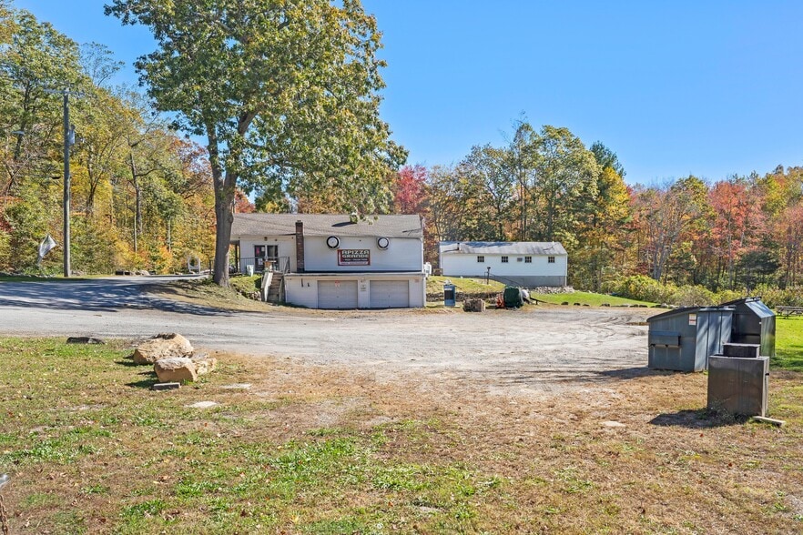 More Photos Of 497 Winthrop Rd, Deep River Restaurant For Sale