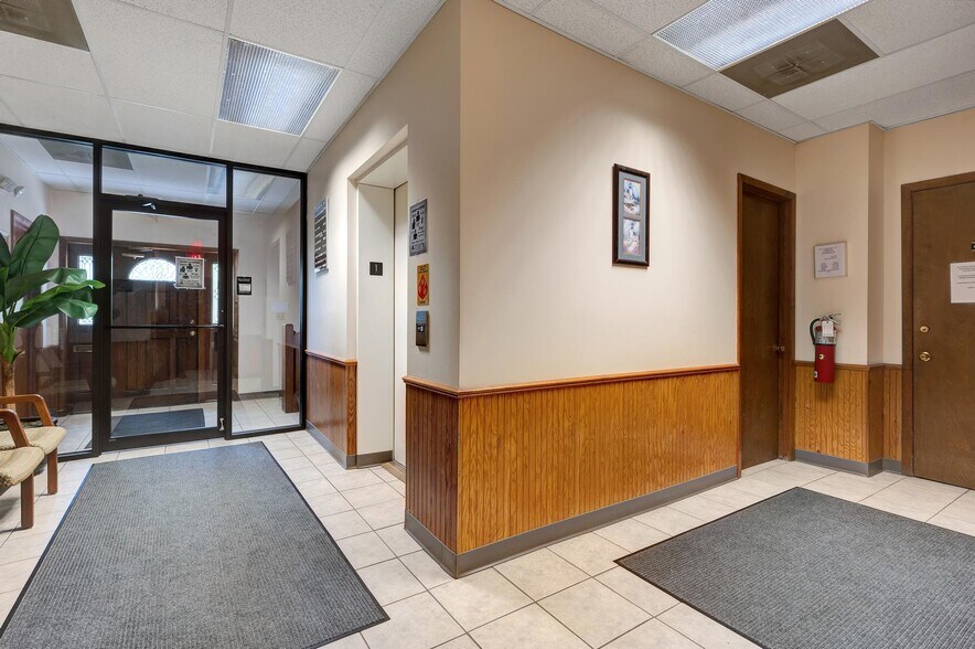 More Photos Of 386 Pennsylvania Ave, Glen Ellyn Medical For Lease