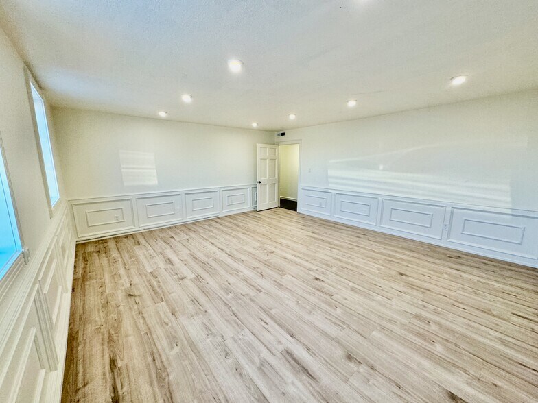 More Photos Of 422 E Main St, Norman Storefront Retail Residential For Lease