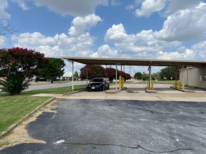 More Photos Of 2322 North State Hwy 360, Grand Prairie Storefront Retail Office For Sale