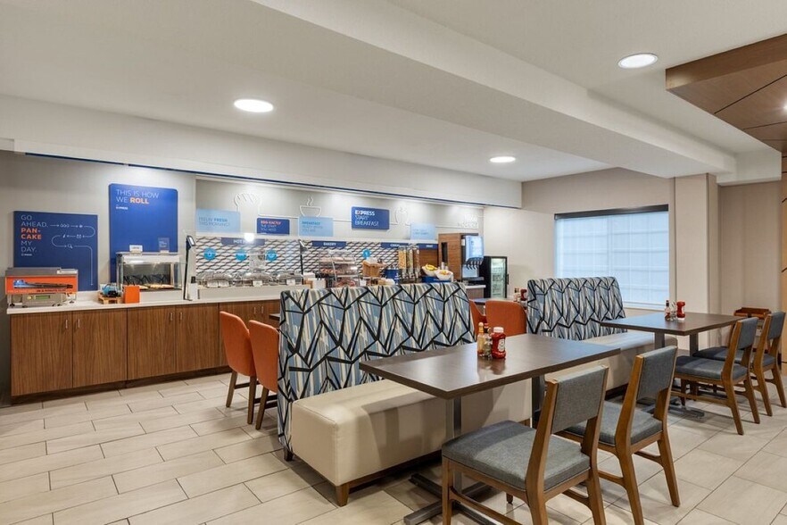 More Photos Of 2300 N Hayden Island Dr, Portland Hotel For Sale