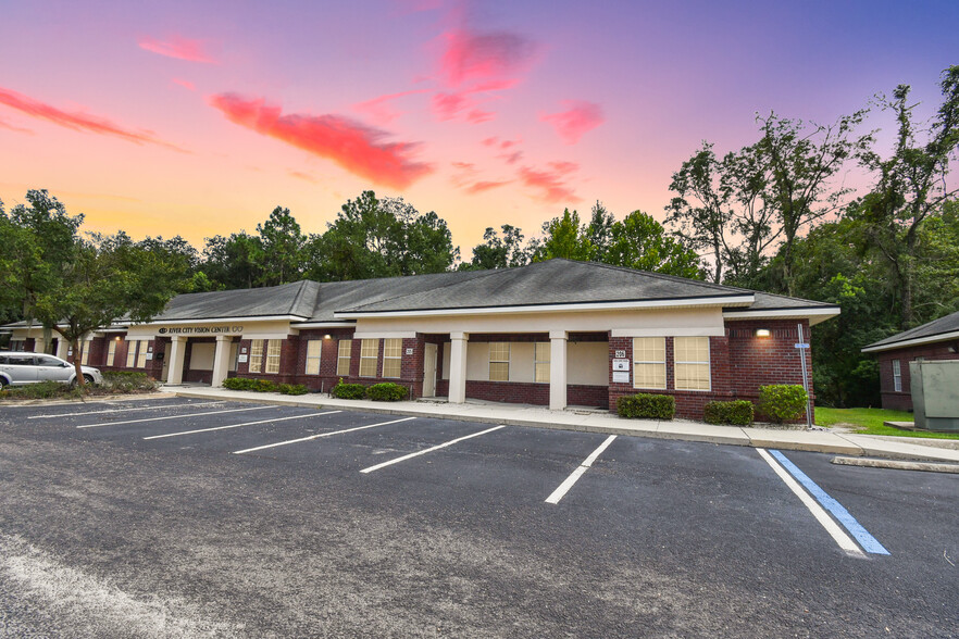 Primary Photo Of 13453 N Main St, Jacksonville Medical For Lease