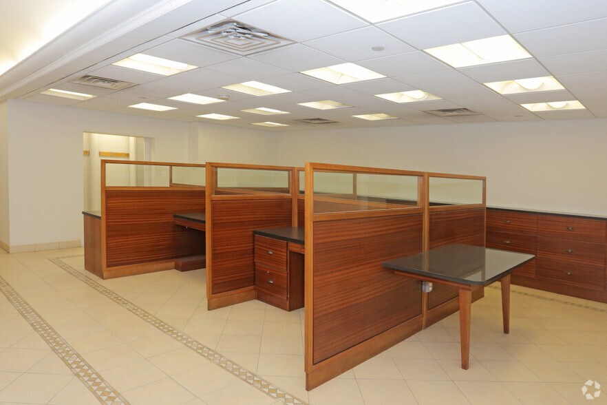 More Photos Of 5700 49th St, Maspeth Warehouse For Lease