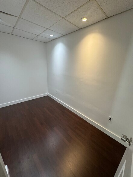 More Photos Of 3231-3233 Superior Ln, Bowie Medical For Lease