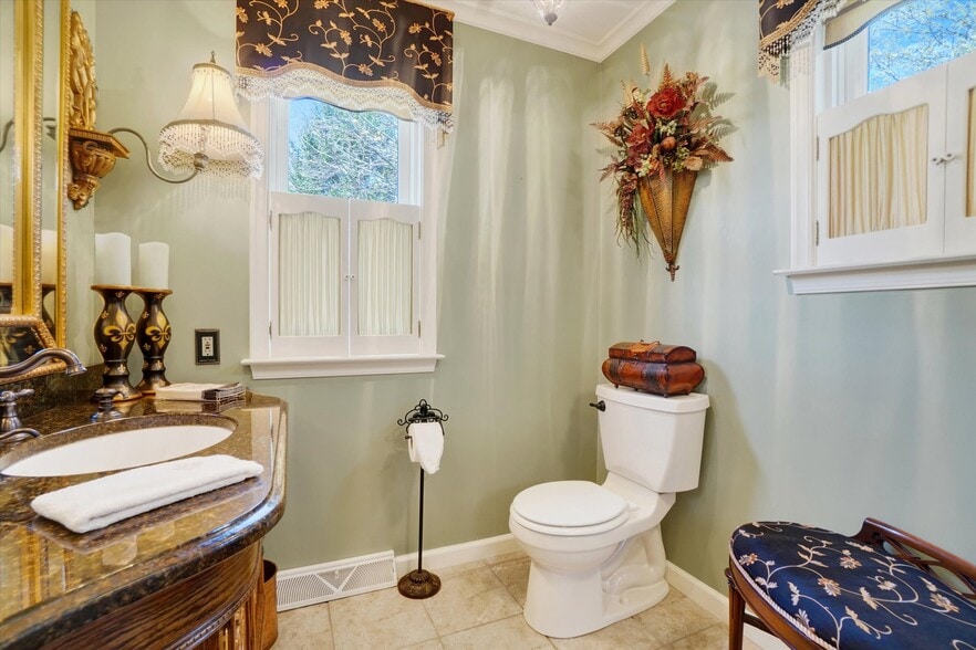 More Photos Of 2553 Roosevelt Ave, York Flex For Sale