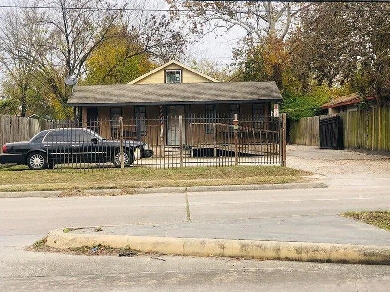 More Photos Of 6516 W Montgomery Rd, Houston Freestanding For Lease