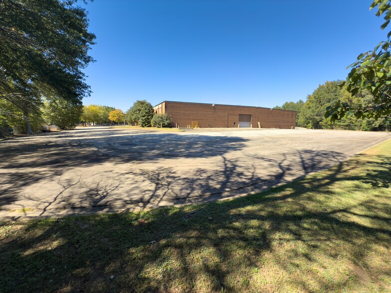 More Photos Of 2400 Mellon Ct, Decatur Distribution For Lease