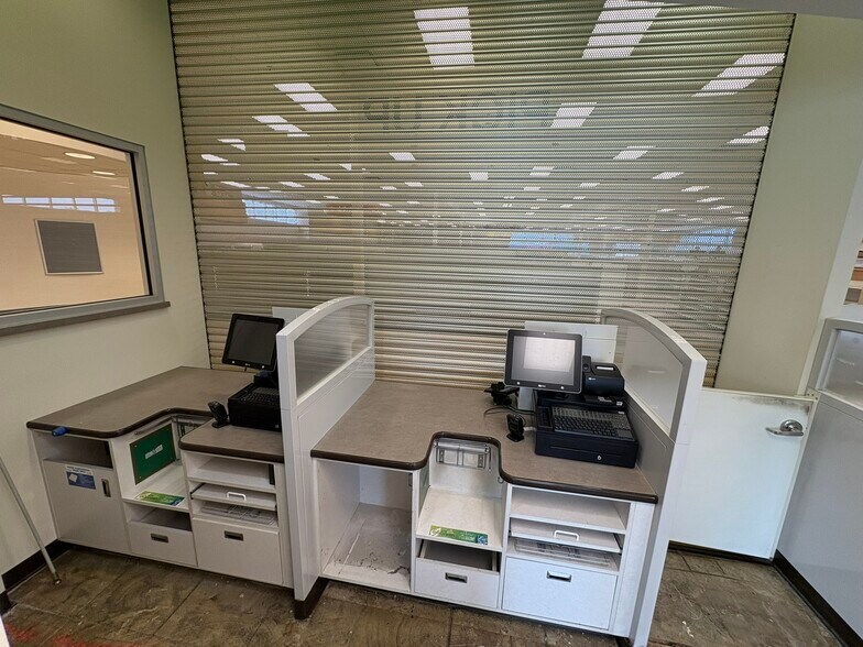 More Photos Of 1000 N Williams St, Paulding Drugstore For Sale