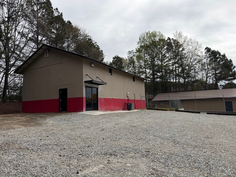 More Photos Of 727 Airport Rd, Cornelia Flex For Sale