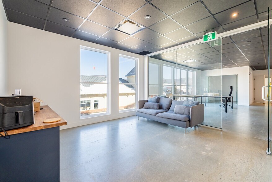 More Photos Of 65 Rue De La Rive Droite, Bromont Storefront Retail Office For Sale