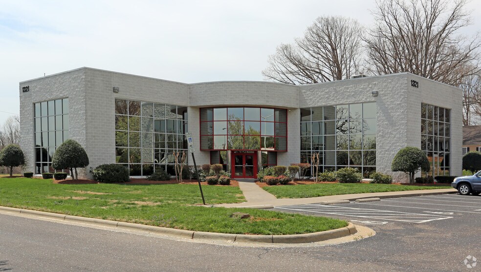 More Photos Of 1540 Westbrook Plaza Dr, Winston-Salem Unknown For Lease