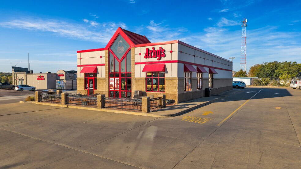 Primary Photo Of 3509 S Minnesota Ave, Sioux Falls General Retail For Sale