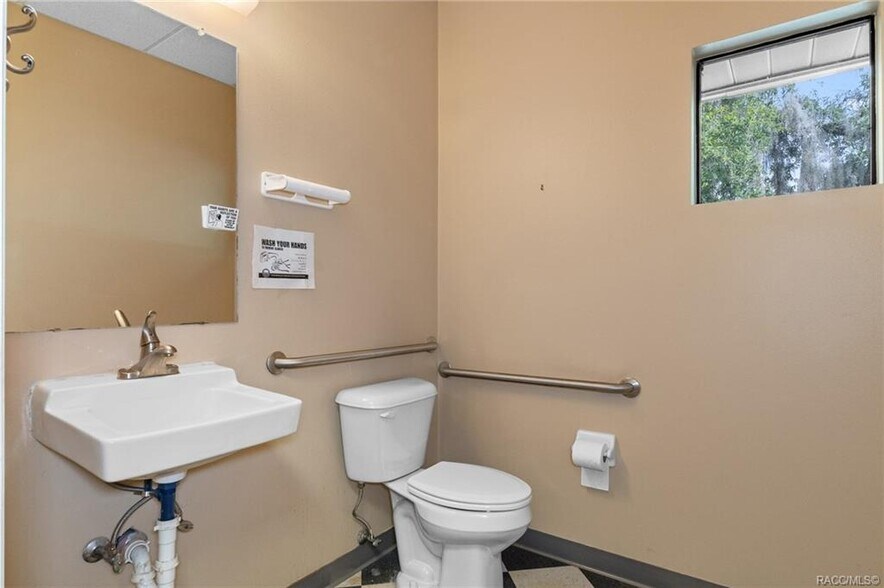 More Photos Of 102 E Highland Blvd, Inverness Drugstore For Sale