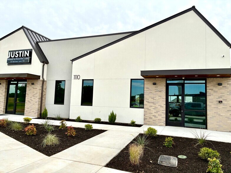 Primary Photo Of 1100 Timberbrook Pky, Justin Storefront For Lease