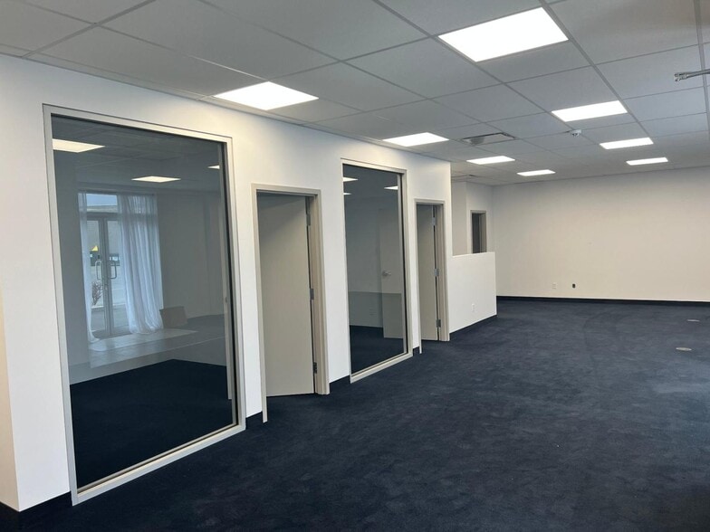 More Photos Of 7 Industriel Boul, Delson Industrial For Lease