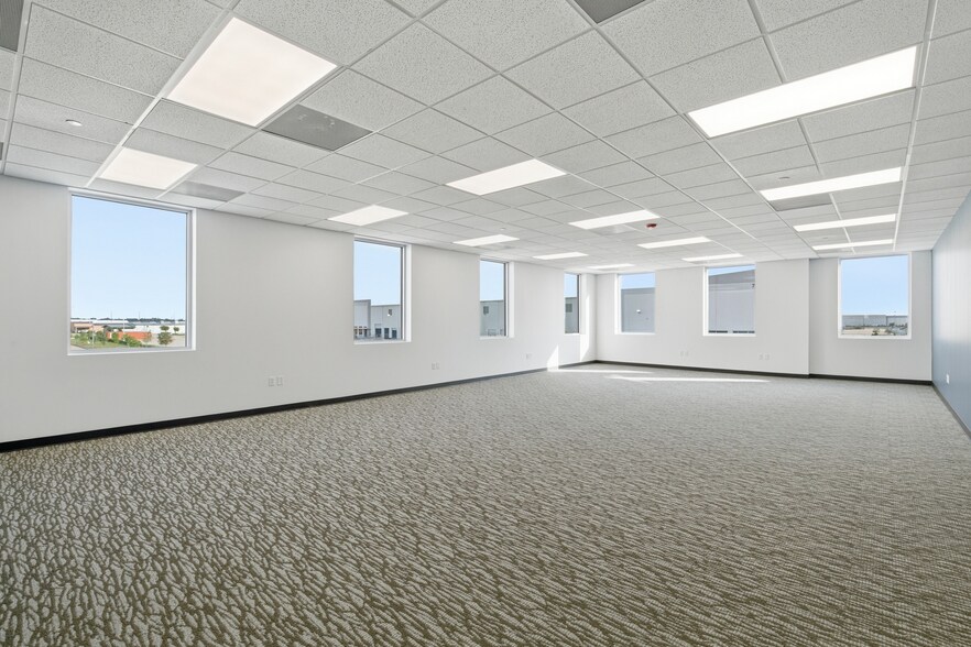 More Photos Of 611 Choctaw Ln, Katy Distribution For Lease