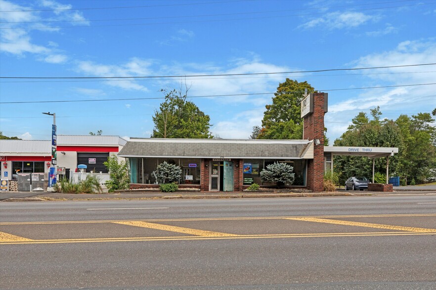 Primary Photo Of 296 Easton Rd, Horsham Freestanding For Sale