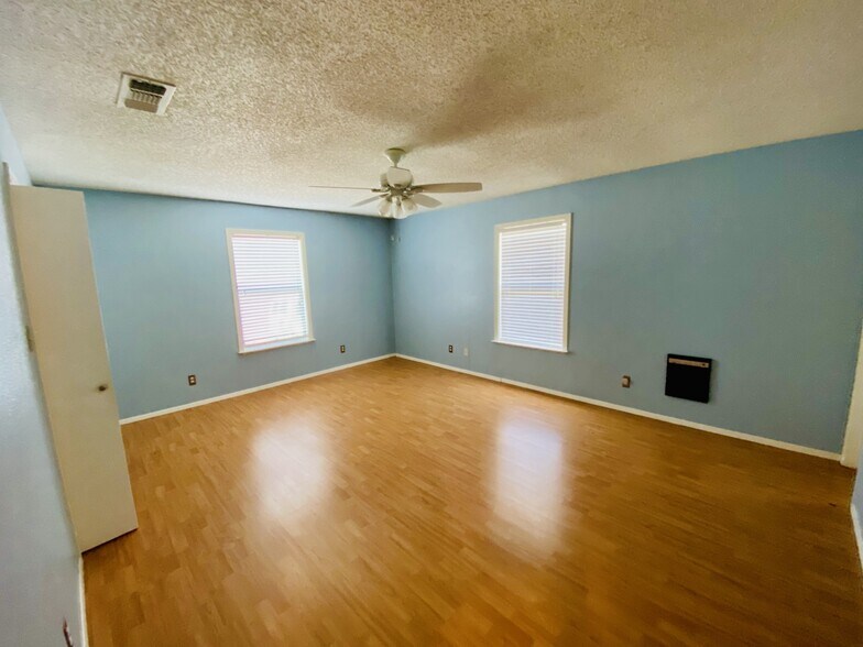 More Photos Of 1014 W County Line Rd, New Braunfels Office Residential For Sale