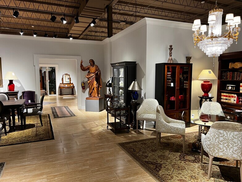 More Photos Of 208 English Rd, High Point Showroom For Lease