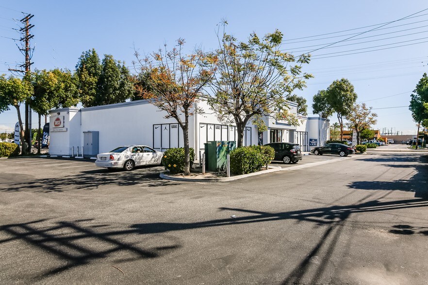 More Photos Of 5365 Cherry Ave, Long Beach Freestanding For Sale