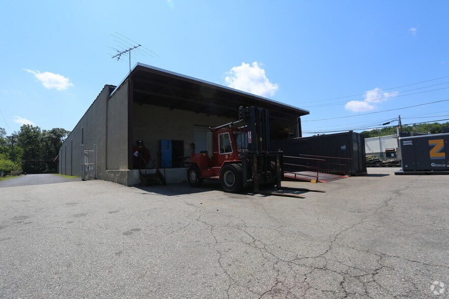 More Photos Of 1 Oak Rd, Fairfield Manufacturing For Lease