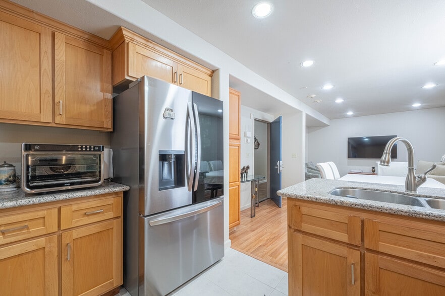 More Photos Of 6 S Wood St, Salinas Hotel For Sale