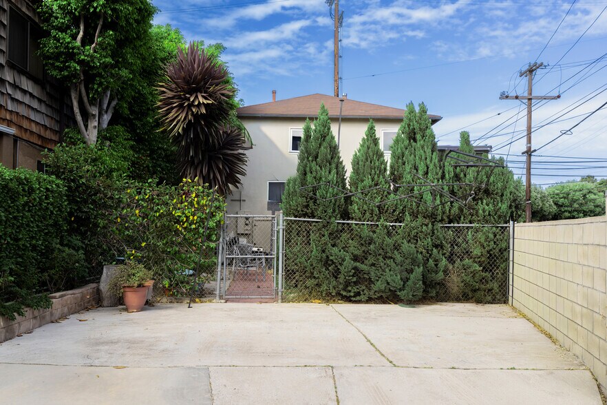 More Photos Of 2499 S Barrington Ave, Los Angeles Multifamily For Sale