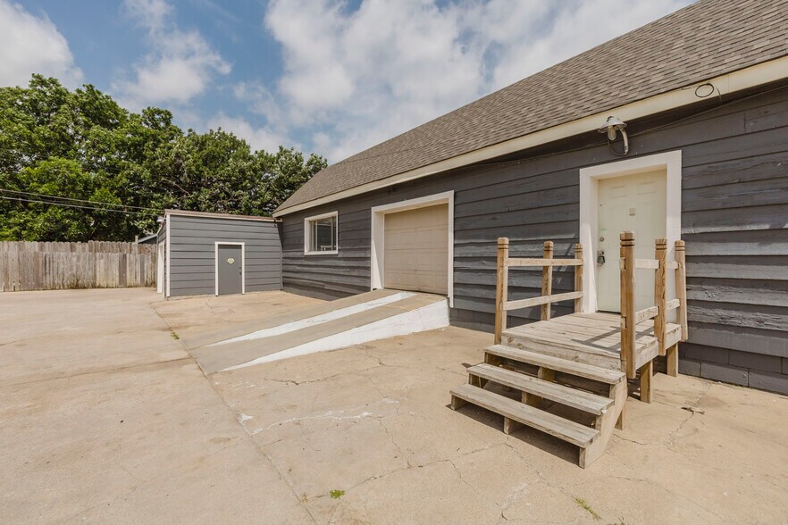 More Photos Of 2013 S Broadway St, Wichita Auto Dealership For Sale