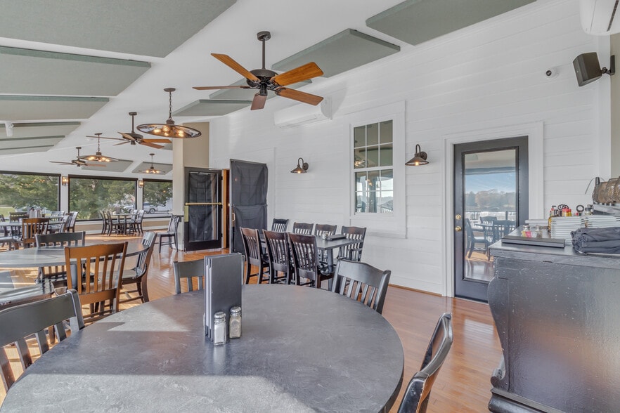 More Photos Of 729 Main St, Reedville Restaurant For Sale
