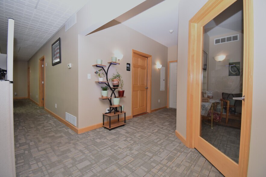 More Photos Of 972 Youngstown Kingsville Rd, Vienna Office For Sale