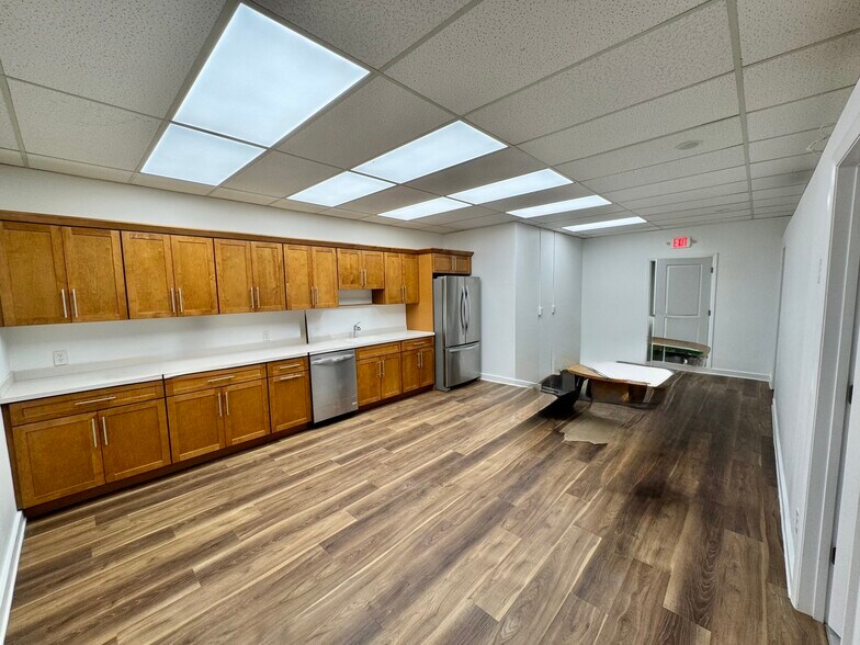 More Photos Of 525 Shadow Lakes Blvd, Ormond Beach Office For Sale