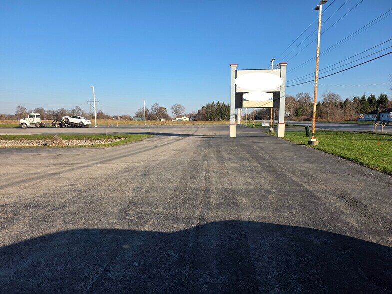More Photos Of 5967 Robinson Rd, Lockport Auto Dealership For Lease