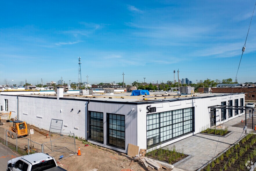 More Photos Of 14 Vansco Rd, Toronto Manufacturing For Lease