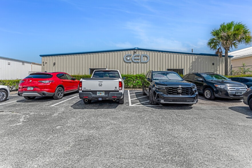 More Photos Of 809 Swift St, Daytona Beach Warehouse For Lease