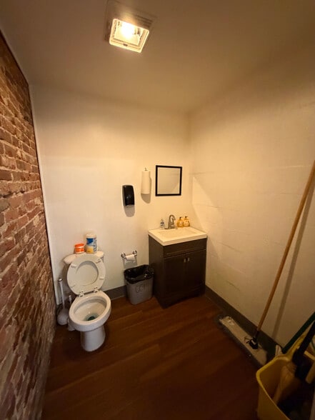 More Photos Of 157 E 8th St, Jacksonville General Retail For Sale