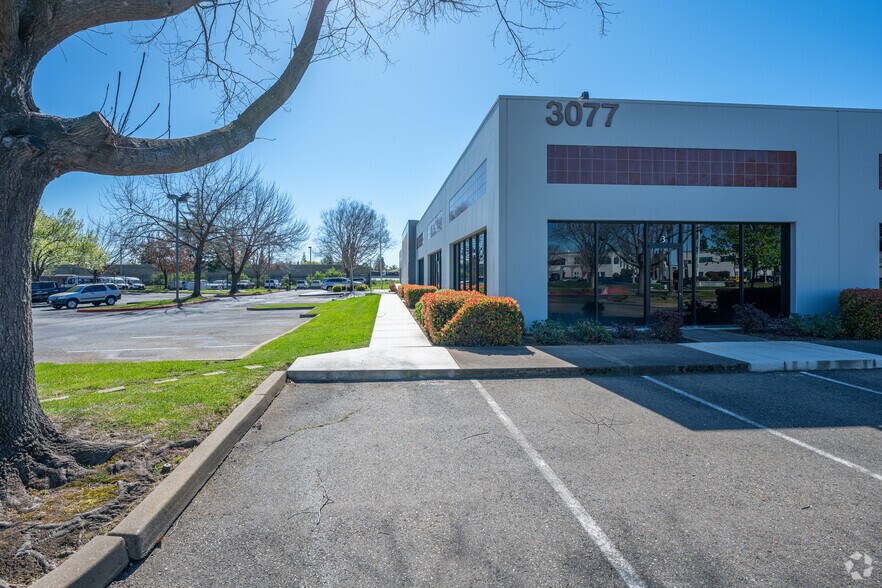 More Photos Of 3077 Fite Cir, Sacramento Industrial For Sale