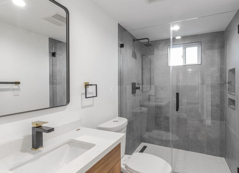 More Photos Of 10821 Hartsook St, North Hollywood Apartments For Sale