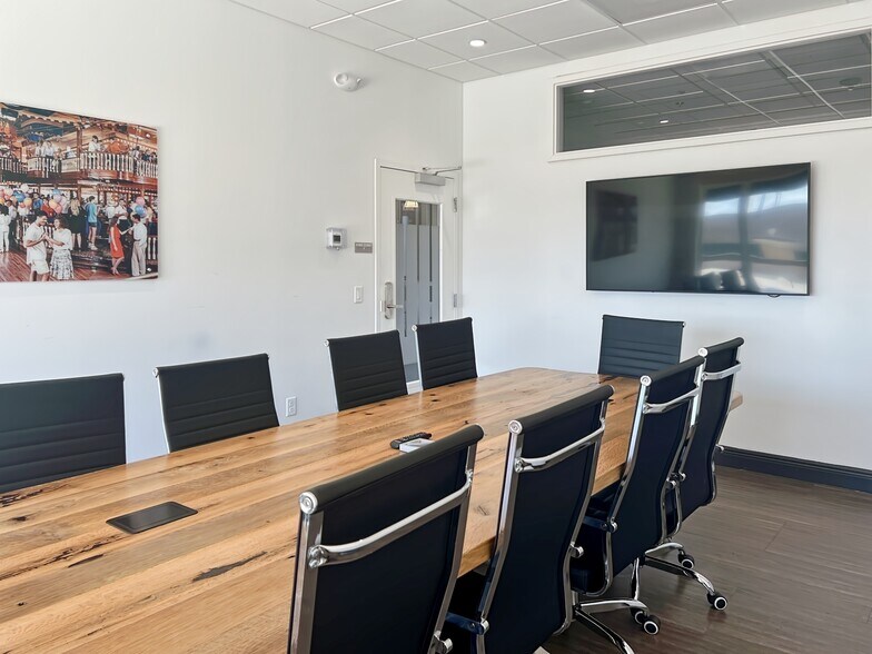 More Photos Of 122 W Pine St, Orlando Coworking Space