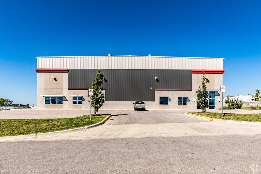 More Photos Of 1161 W Pittman St, Olathe Industrial For Lease