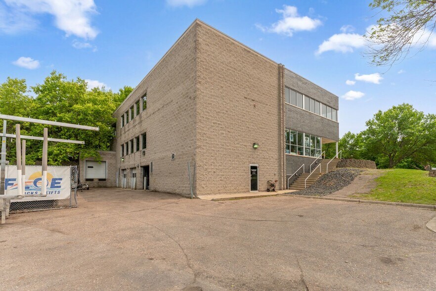 More Photos Of 4388 Shoreline Dr, Spring Park Storefront Retail Office For Sale