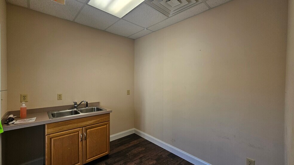 More Photos Of 135 Jackson Rd, Medford Medical For Lease