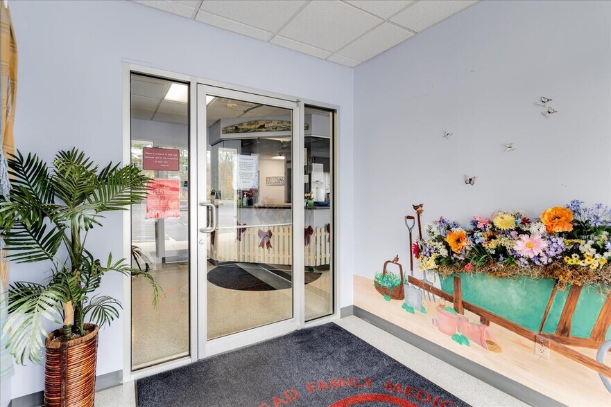 More Photos Of 207 Stage Rd, Hampstead Office For Sale