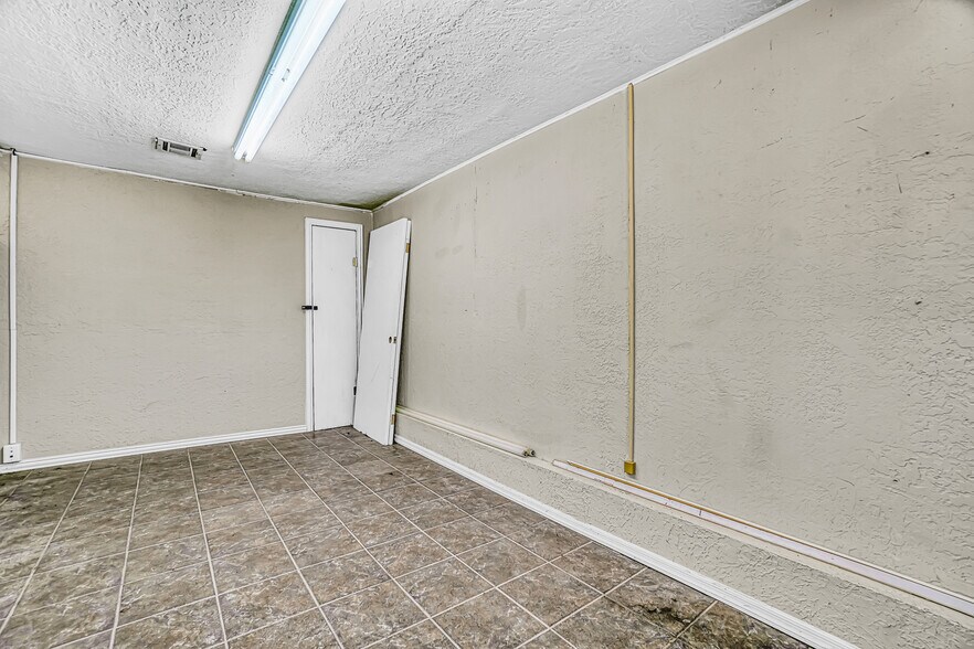 More Photos Of 1222 NW Cache Rd, Lawton Office For Sale