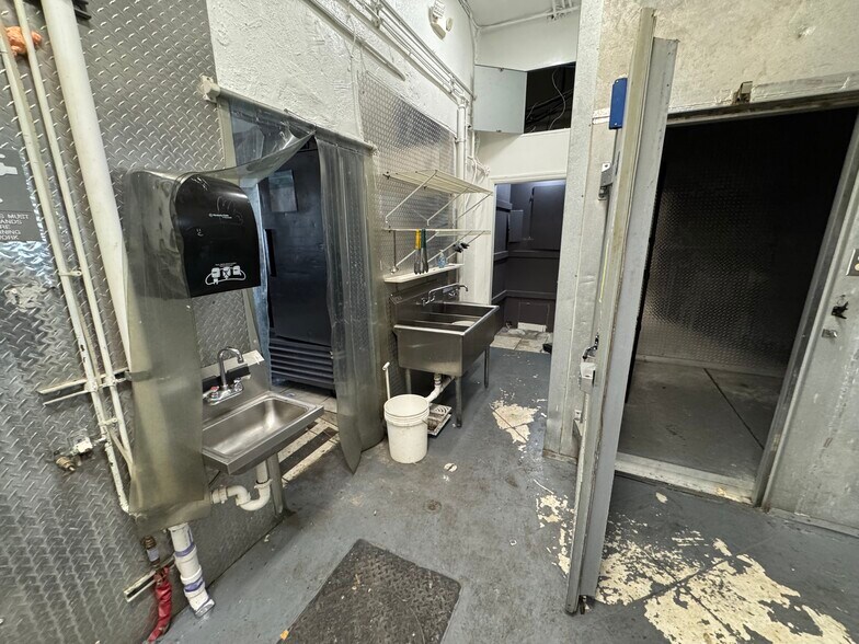 More Photos Of 2001-2017 Harrison St, Hollywood Restaurant For Lease